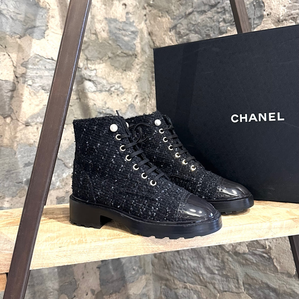 Bottes de combat à lacets en tweed Chanel 2016