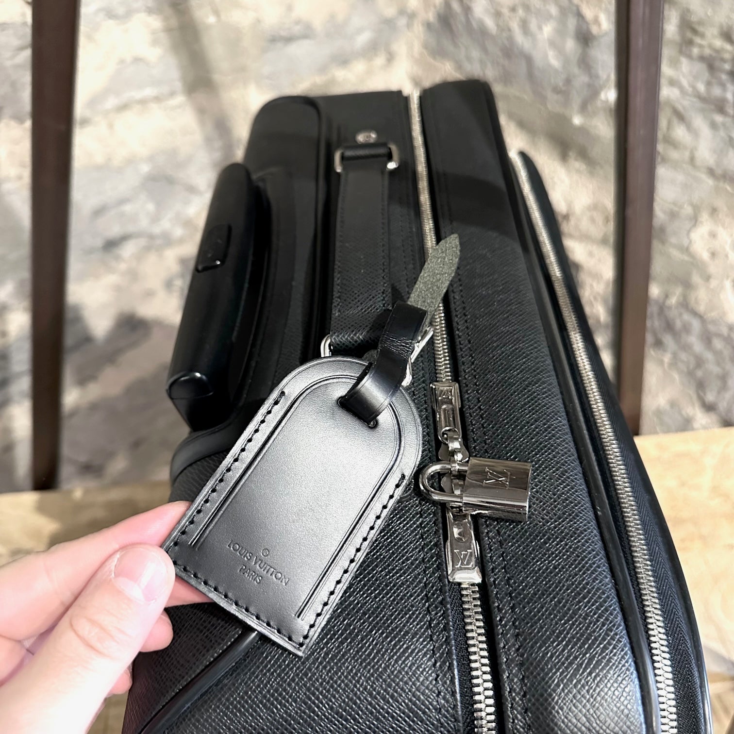 Pilot case leather travel bag Louis Vuitton Black in Leather - 32019726