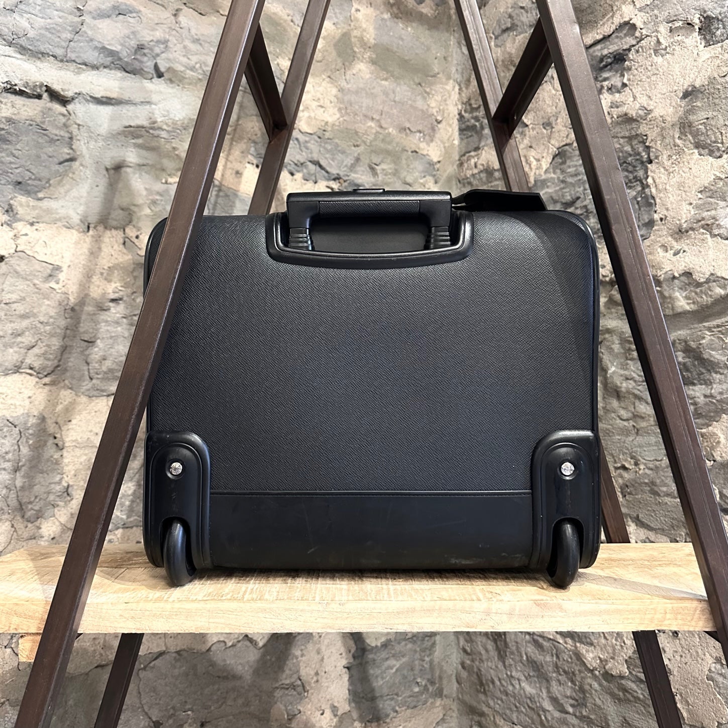 Louis Vuitton Black Taïga Leather Pilot Case Carry-on Luggage – Boutique  LUC.S