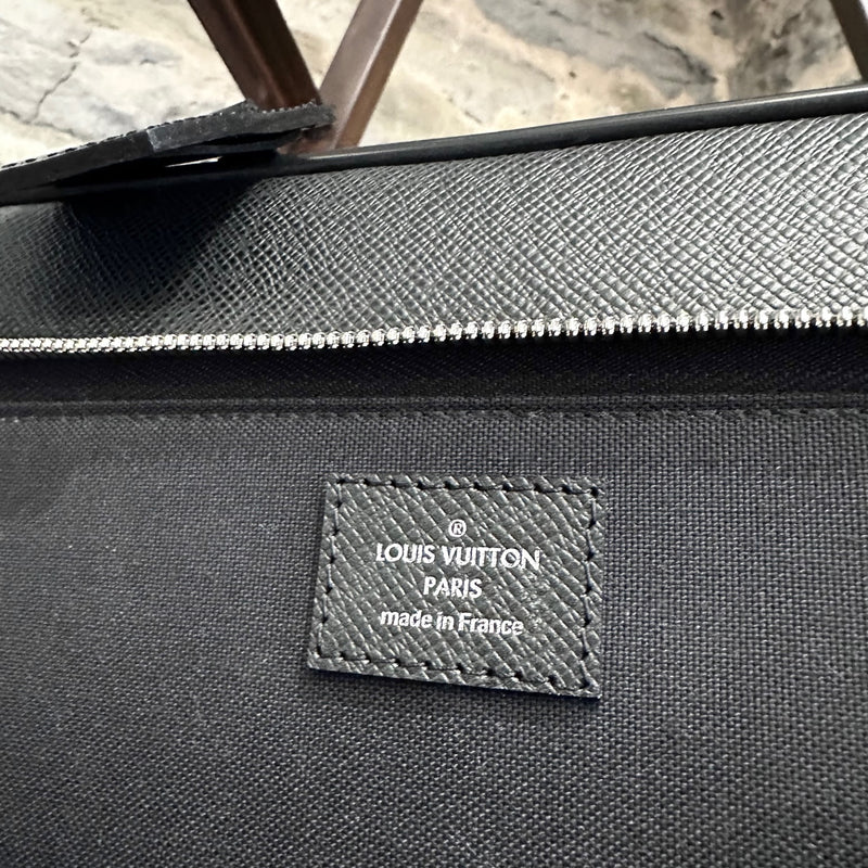 Bagage de cabine en cuir noir Louis Vuitton Taïga Pilot