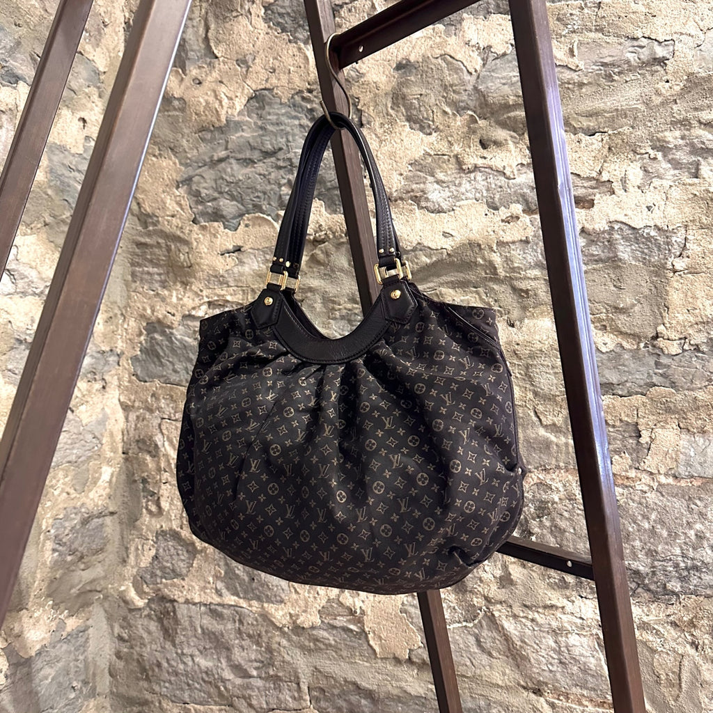 Louis Vuitton Black Taïga Leather Pilot Case Carry-on Luggage – Boutique  LUC.S