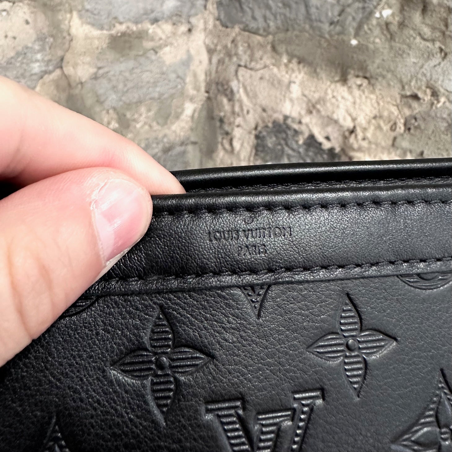 Louis Vuitton Gaston Wearable Wallet Noir M81115 Monogram Shadow