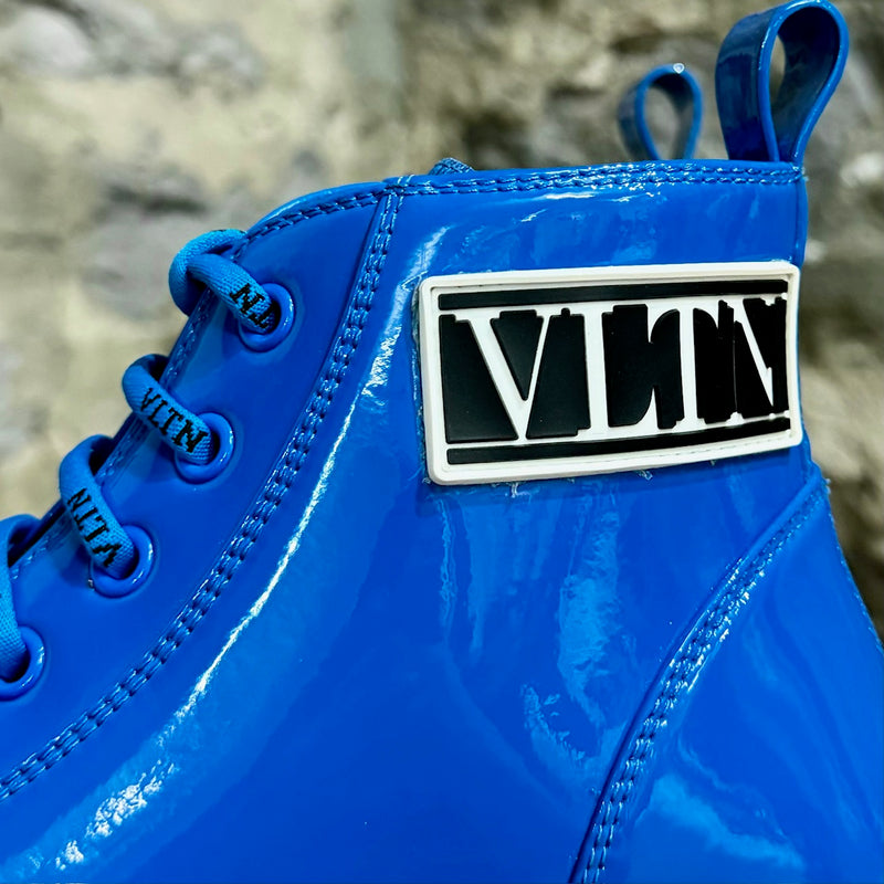 Baskets montantes en cuir vernis bleu Valentino Giggies VLTN