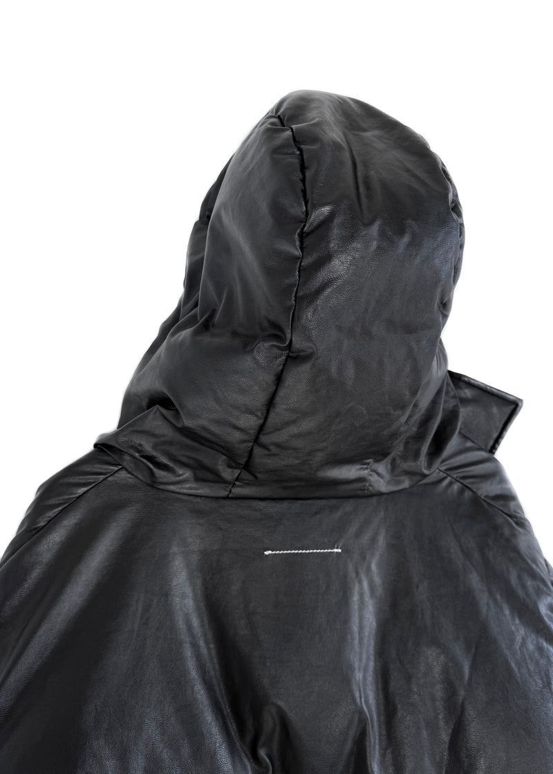 Manteau doudoune en simili cuir noir avec logo MM6 FW22