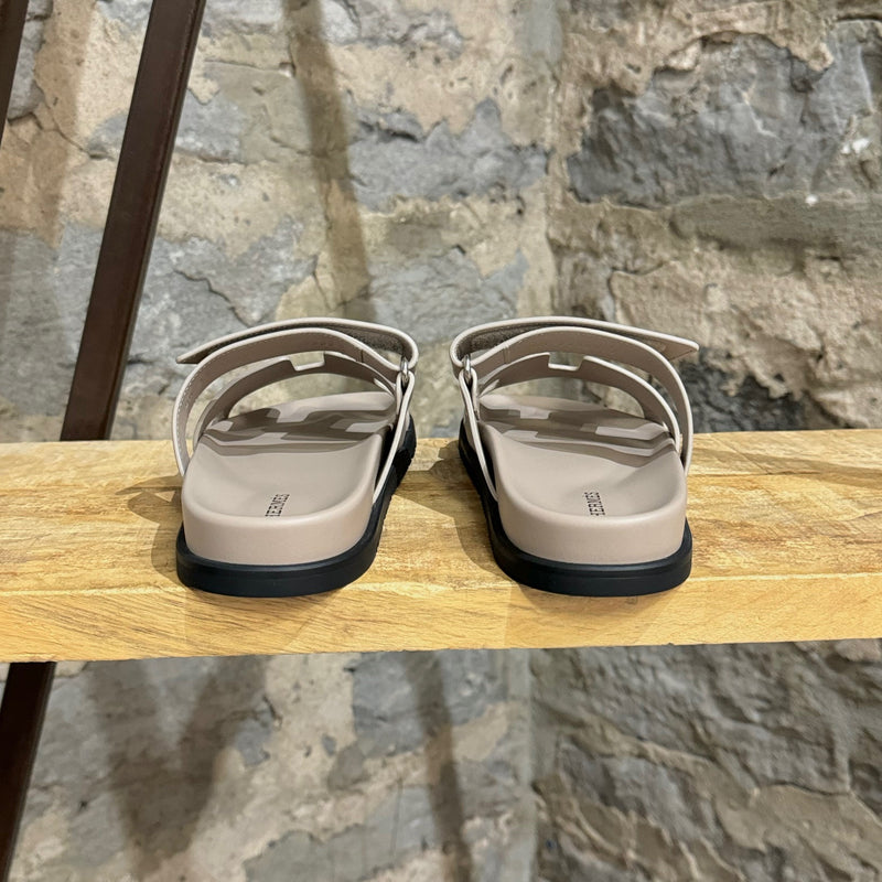 Sandales Hermès Techno Chypre en veau mastic beige