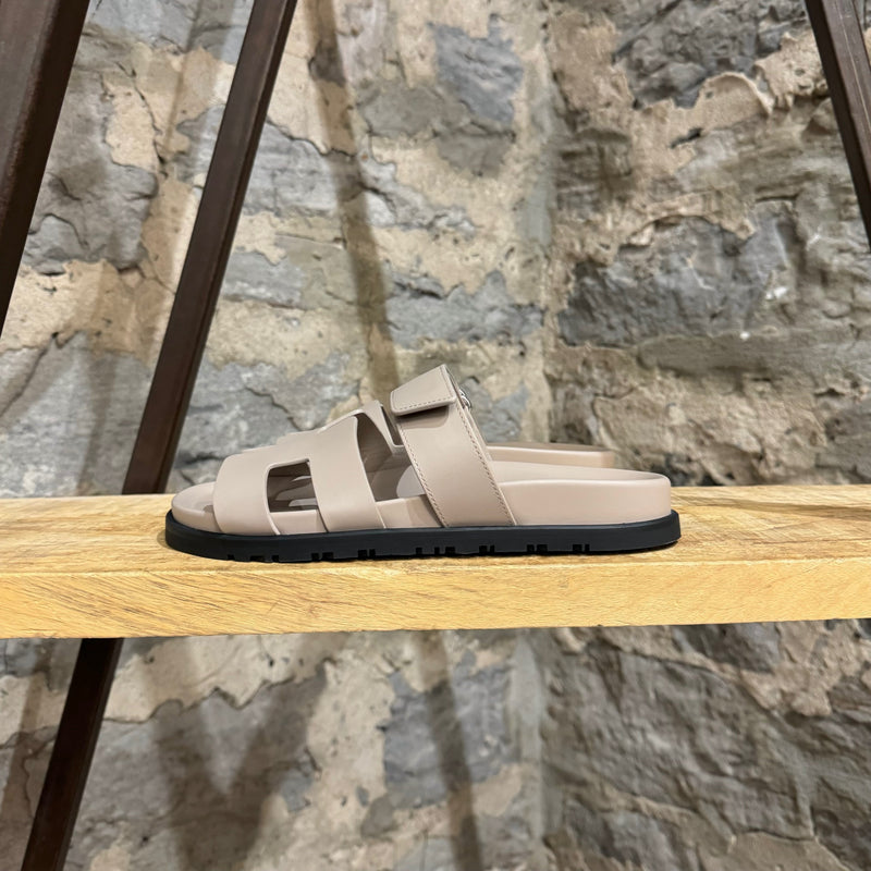 Hermès Mastic Beige Calfskin Chypre Techno Sandals