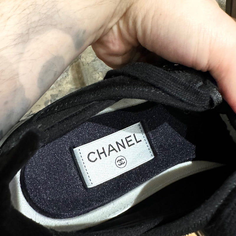 Baskets en daim velours noir à fibres mélangées avec logo CC Chanel 2020
