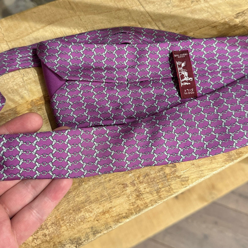 Cravate en soie mauve à maillons de chaîne Hermès