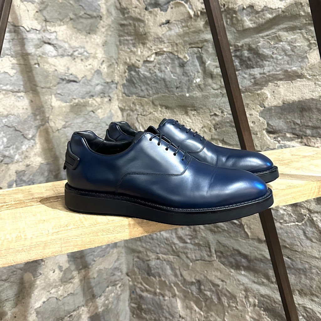 Chaussures derby à plateforme et logo à lacets bleu marine Prada