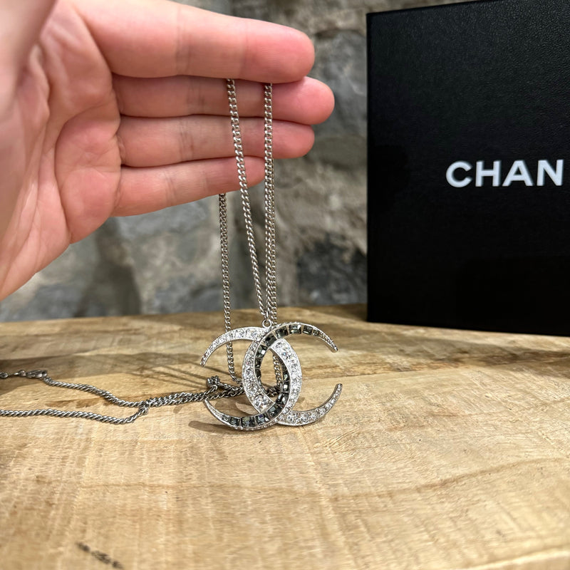 Collier chaîne en argent avec pendentif Chanel 2015 Dubai Moon Crystal CC
