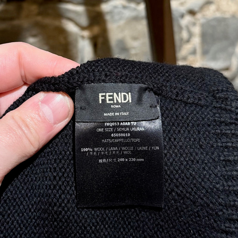 Bonnet Fendi Intersia noir « LOVE »