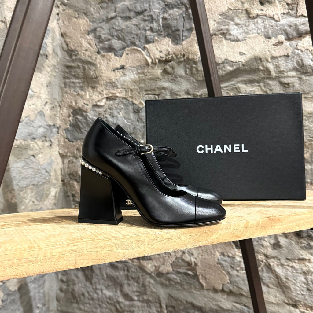 Chaussures à talons blocs Chanel 2022 Maryjane en cuir de chèvre noir avec fausses perles