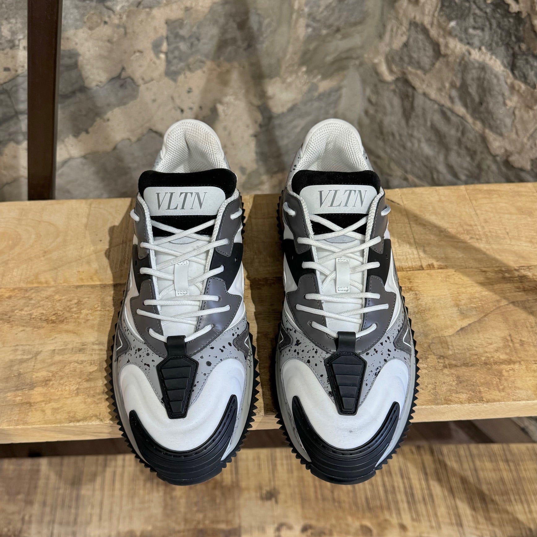 NEW VALENTINO GARAVANI men\'s wade runner sneakers in black Valentino Garavani Pre-Loved Wade Runner sneakers for Men  main image 2