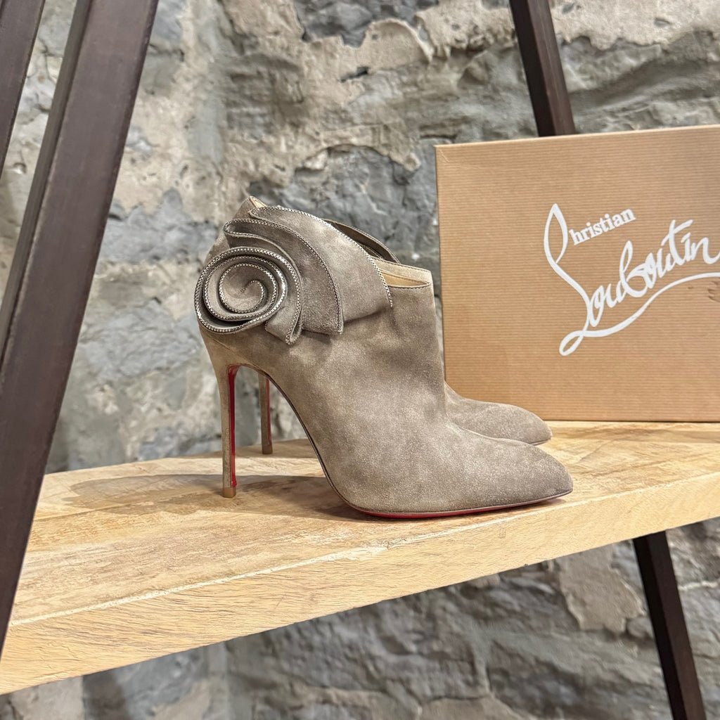 Louis Vuitton Queen of Hearts Infrarouge Monogram Heeled Sandals – Boutique  LUC.S