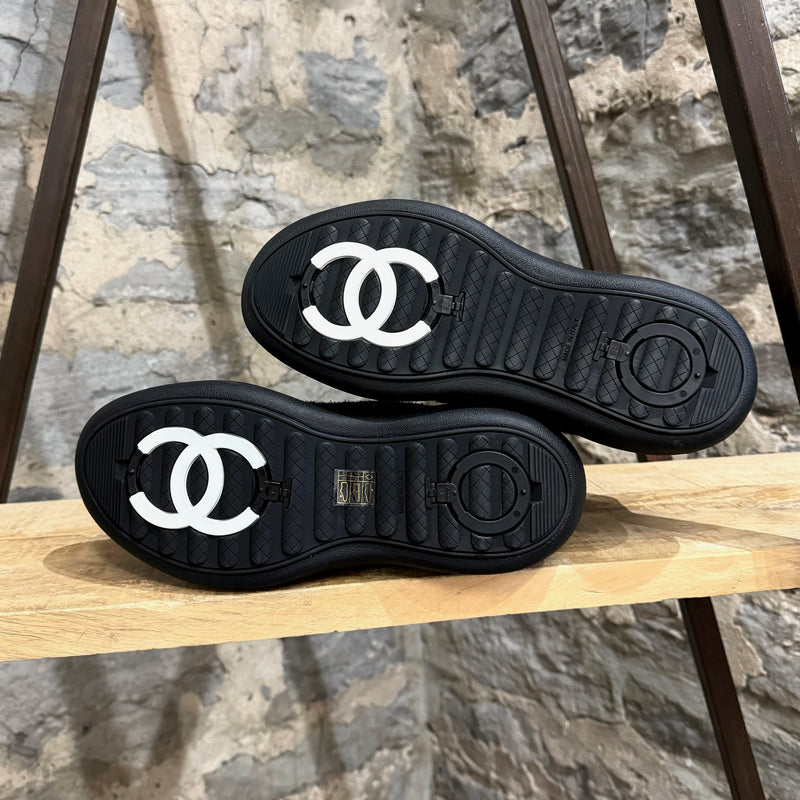 Bottes épaisses Chanel 2022 CC Coco Neige en tweed noir