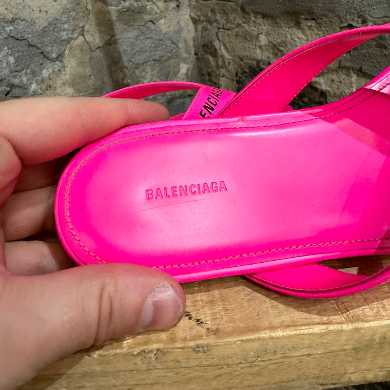 Sandales tongs à logo en cuir rose fluo Balenciaga