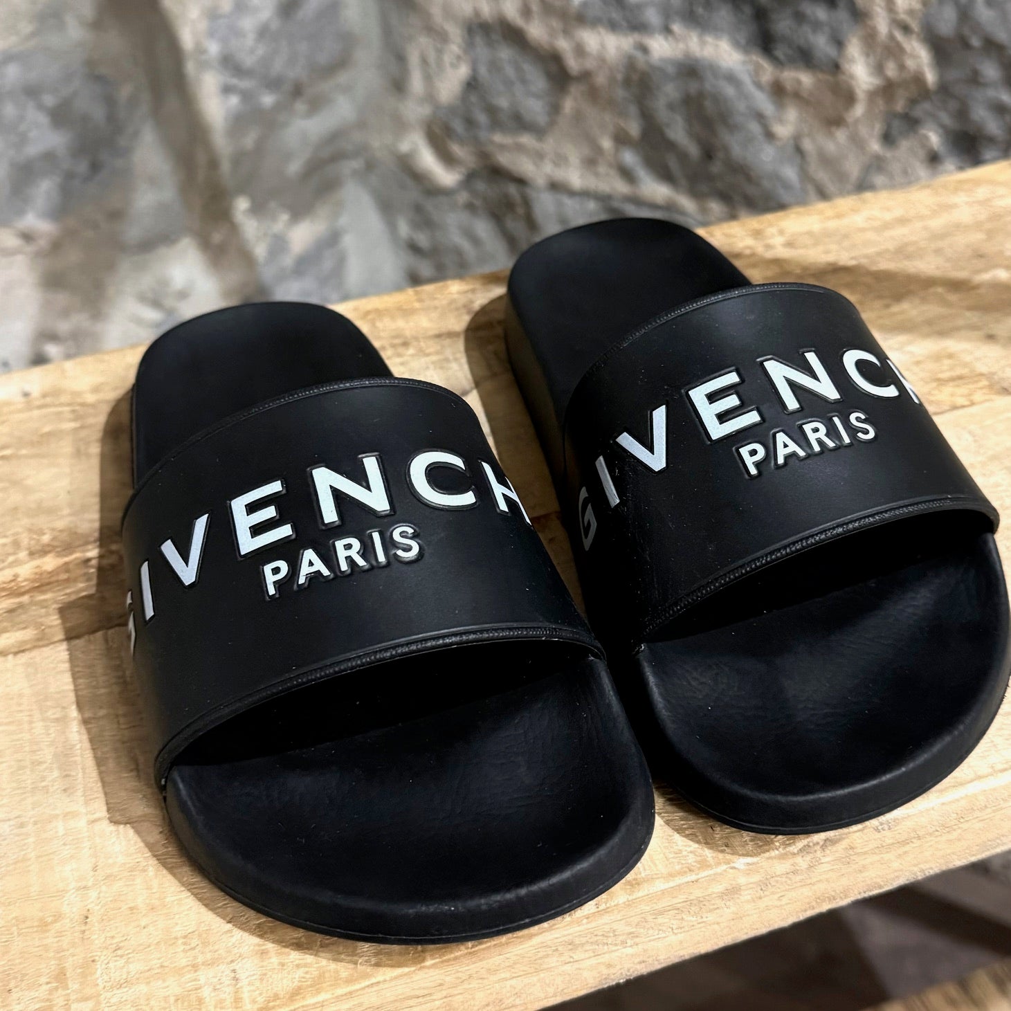 Givenchy Black White Logo Rubber Slide Sandals – Boutique LUC.S display picture 3