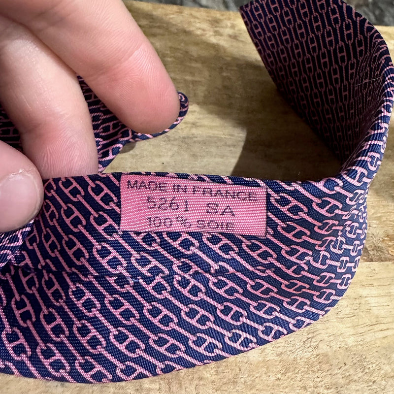 Cravate en soie marine à motif rayé Hermès Chaine D'Ancre rose