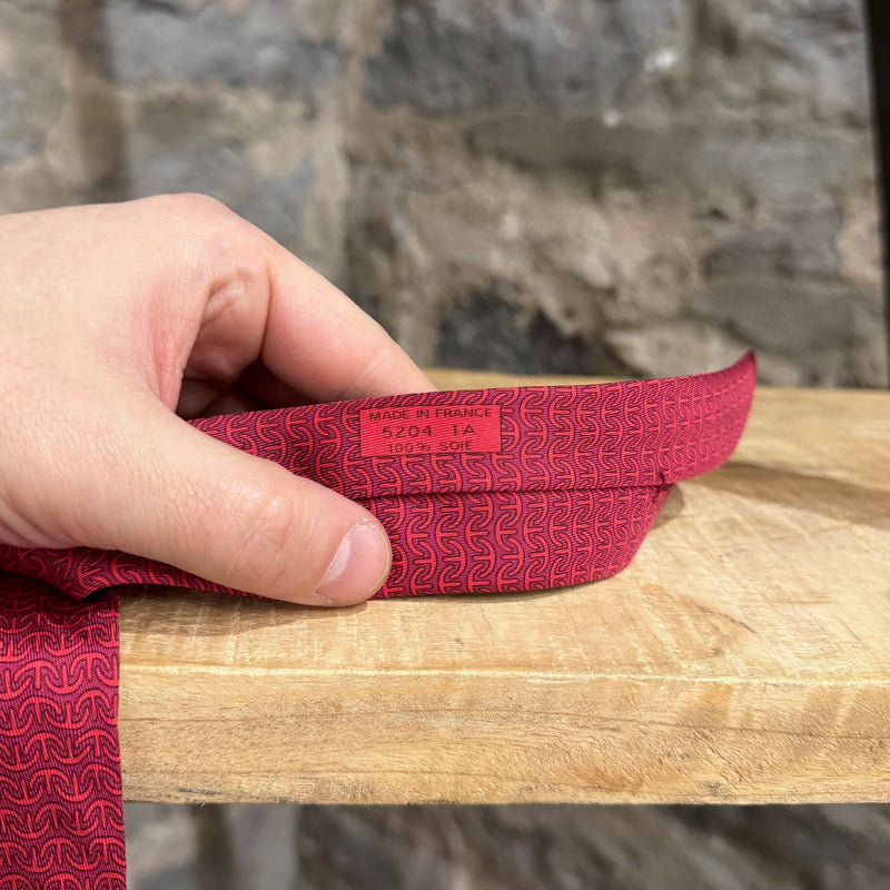 ﻿Cravate en soie rouge Hermès Chaine D'Ancre à rayures horizontales