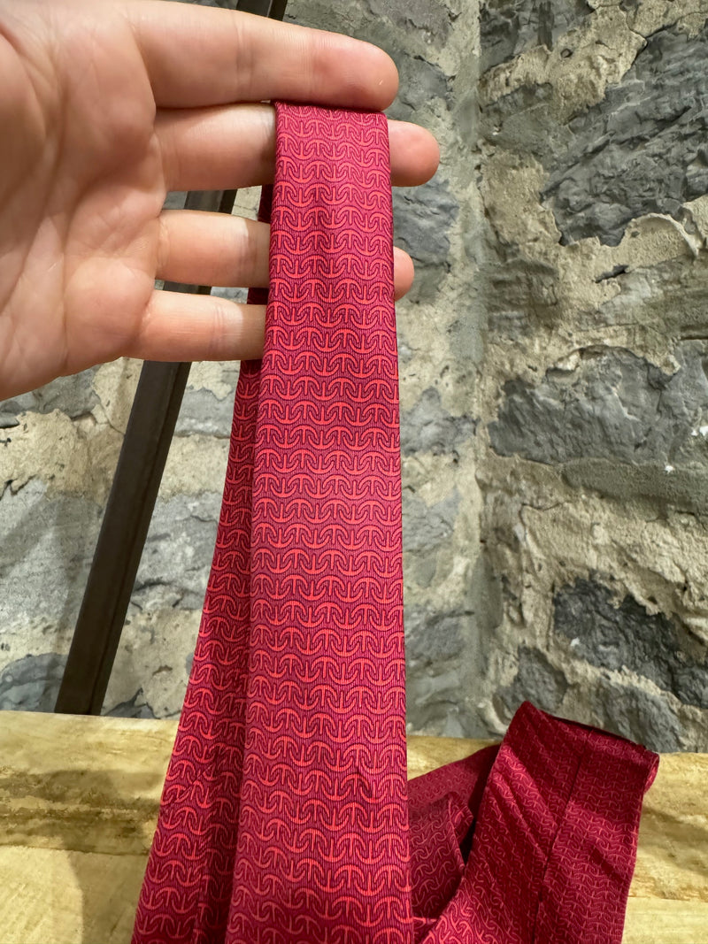 ﻿Cravate en soie rouge Hermès Chaine D'Ancre à rayures horizontales