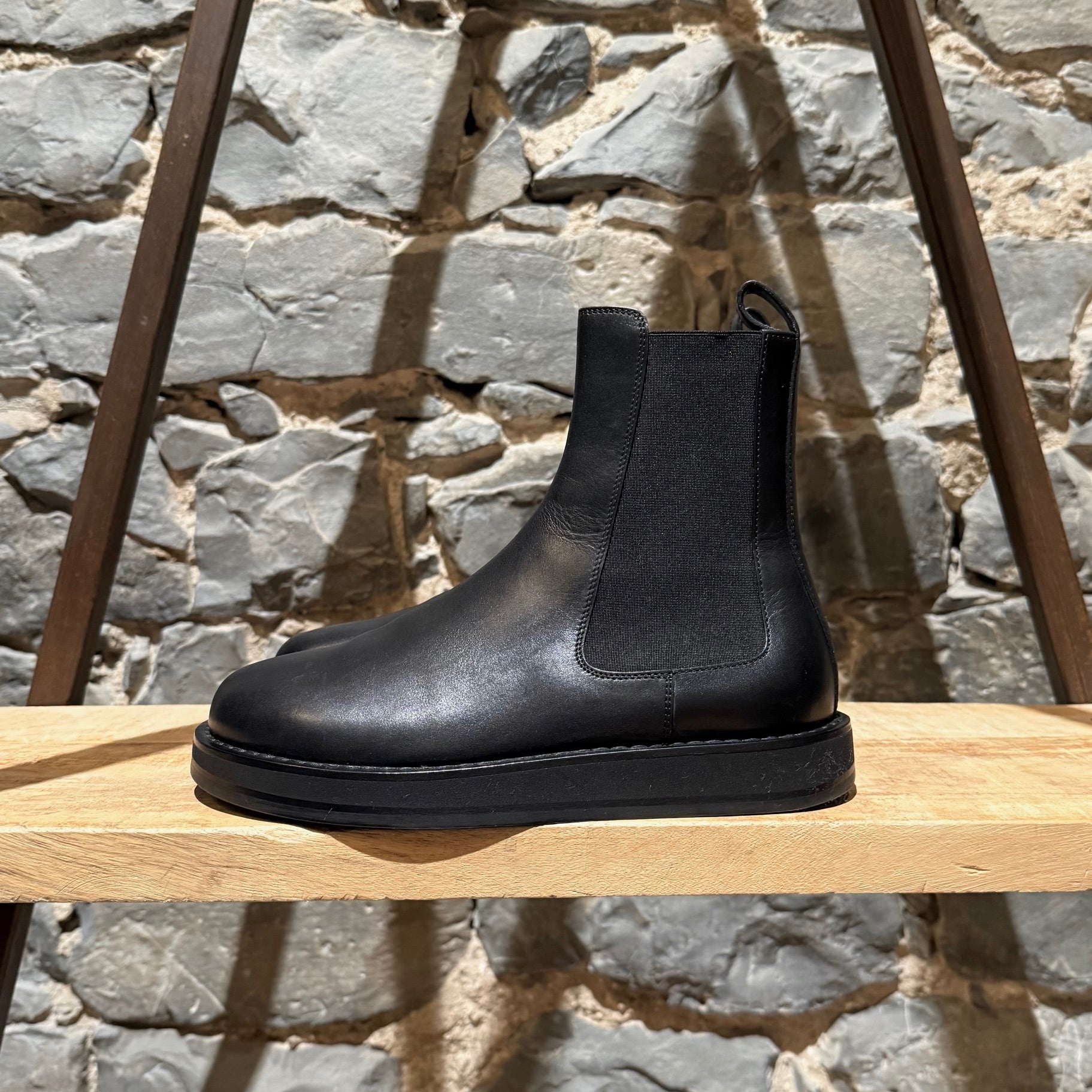 靴 The Row Gaia leather Chelsea boots 38 The Row Black Leather Gaia Chelsea Boots – Boutique LUC.S