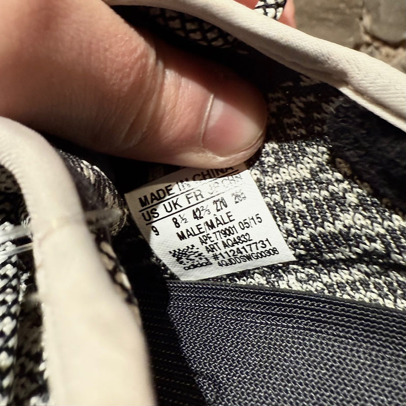 Origin and size label of Adidas YEEZY 350 Turtle Dove White Low-top Sneakers