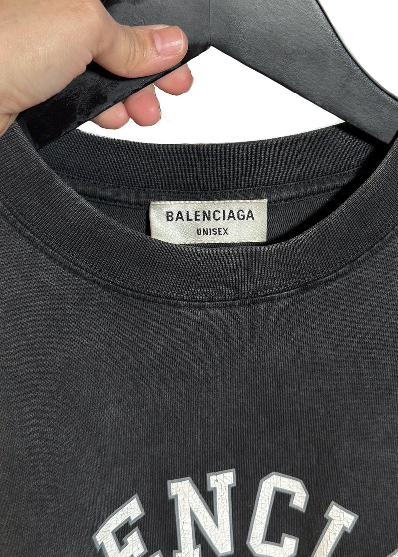 Collar and brand label of Balenciaga 2021 Washed Black Logo College 1917 T-shirt