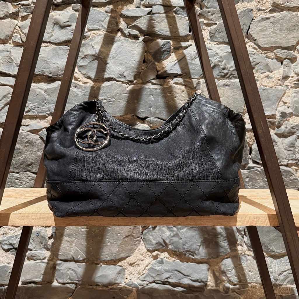 Sac Chanel matelassé 2006-2008 Coco Cabas en cuir noir avec breloque CC