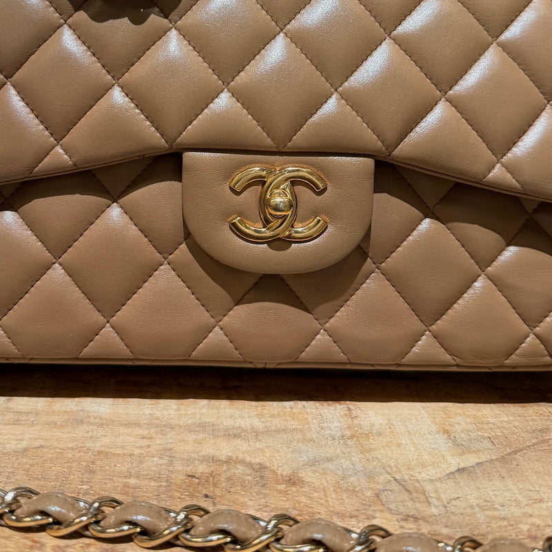 Closure of Chanel 2013-2014 Beige Lambskin Jumbo Classic Double Flap Bag