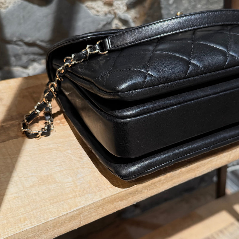 Bottom corners of Chanel 2017 Black Medium Trendy Quilted Top Handle Shoulder Bag