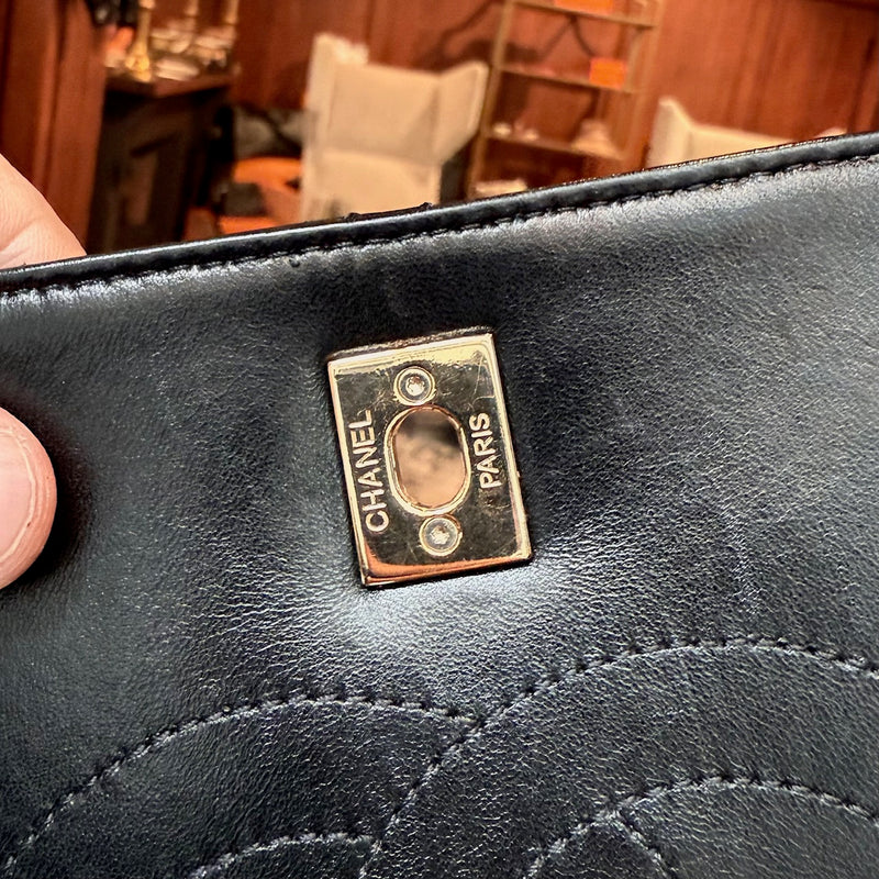 Branded hardware of Chanel 2017 Black Medium Trendy Quilted Top Handle Shoulder Bag