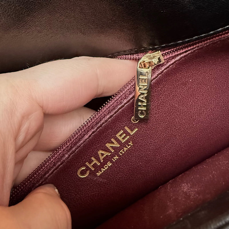 Branded hardware of Chanel 2017 Black Medium Trendy Quilted Top Handle Shoulder Bag