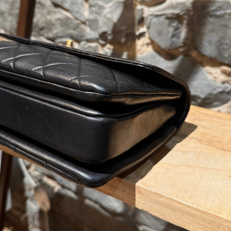 Bottom corners of Chanel 2017 Black Medium Trendy Quilted Top Handle Shoulder Bag