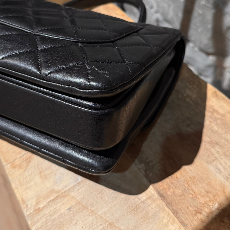 Bottom corners of Chanel 2017 Black Medium Trendy Quilted Top Handle Shoulder Bag