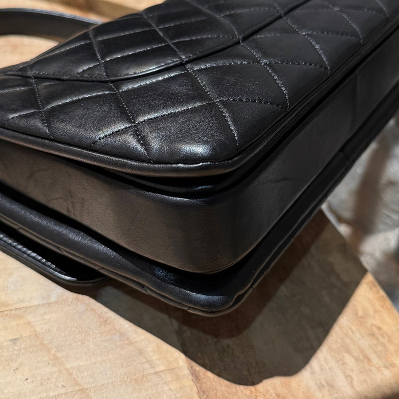 Bottom corners of Chanel 2017 Black Medium Trendy Quilted Top Handle Shoulder Bag
