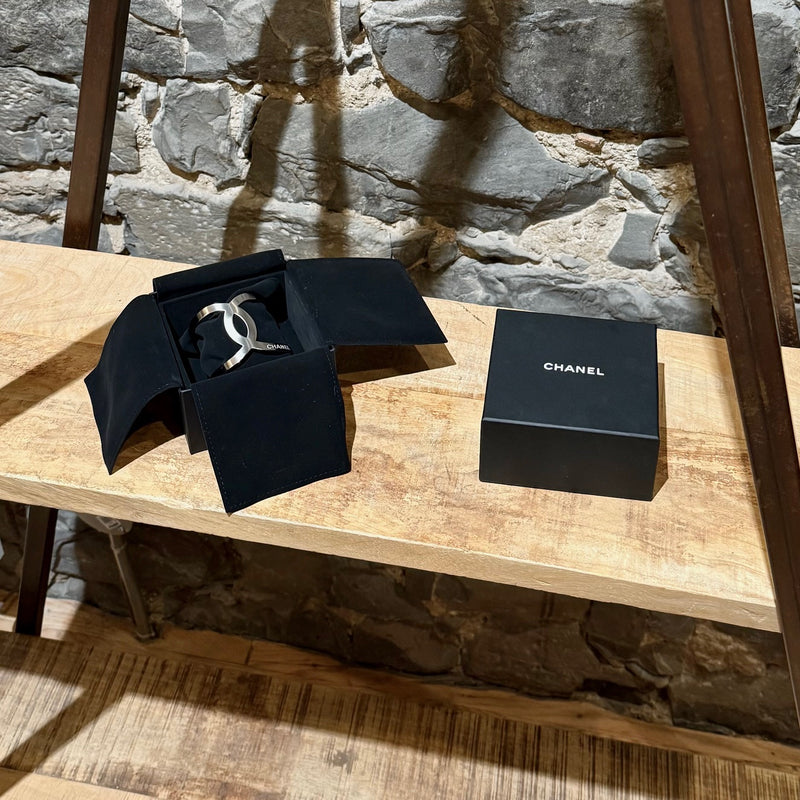 Packaging of Chanel 2017 Palladium Plated Interlocking CC Cuff Bracelet