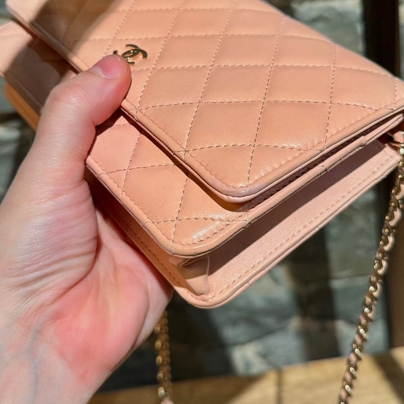 Bottom corners of Chanel 2021 Pink Lambskin Quilted CC Classic Wallet On Chain