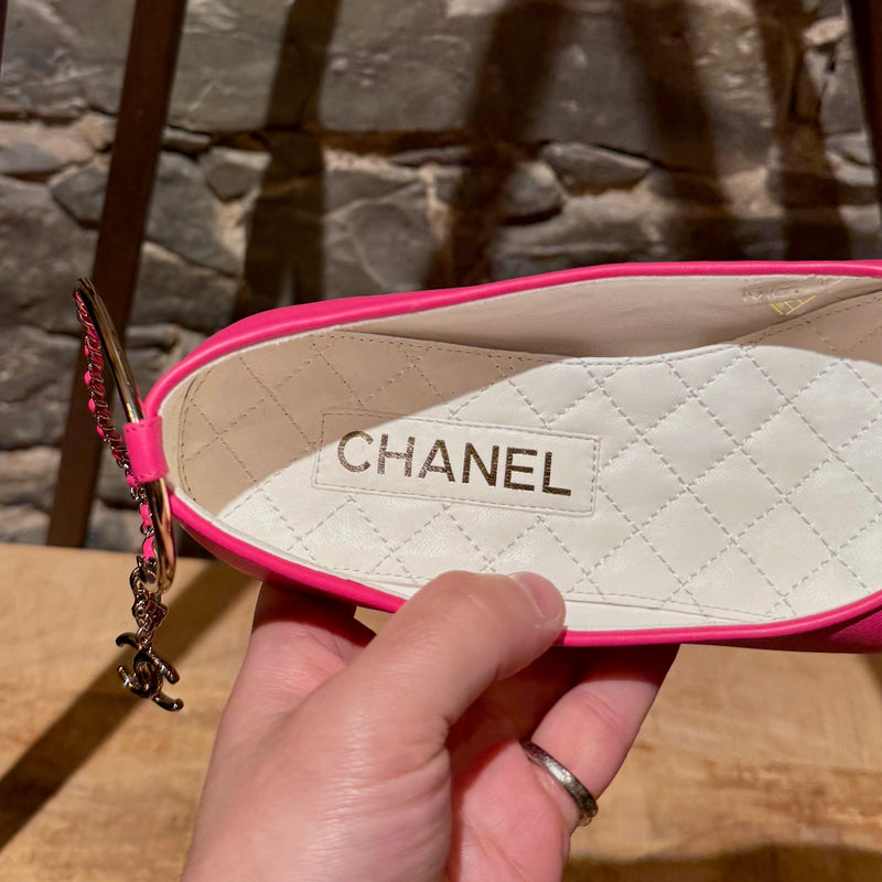 A branded insole of Chanel SS22 Pink Leather Ankle Chain Charm Ballet Flat