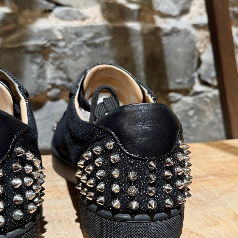 Baskets Christian Louboutin Seavaste 2 Spikes en suède caviar noir