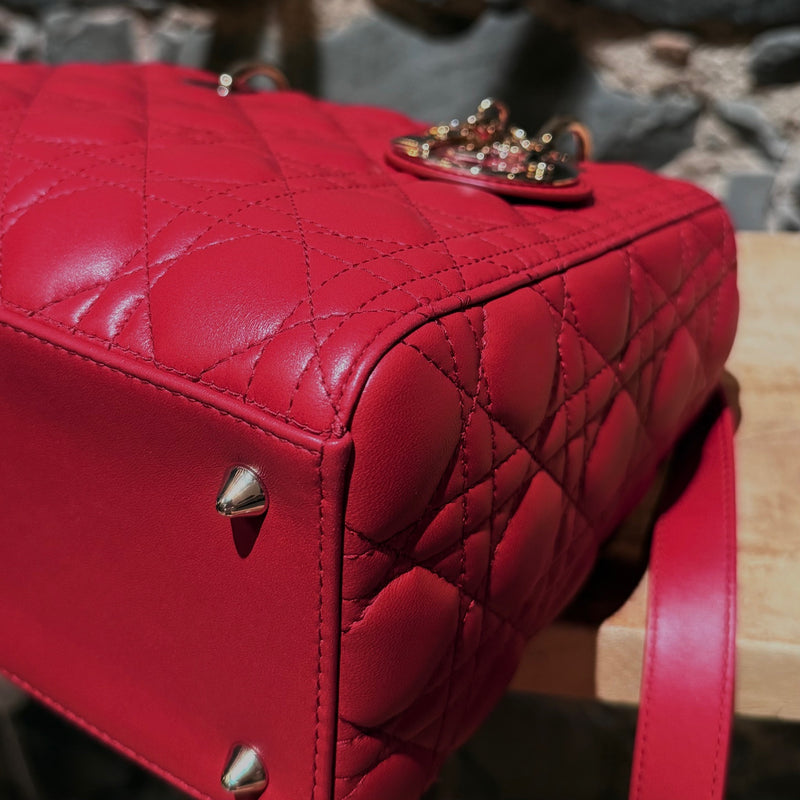 Bottom corner of Dior 2022 Fuchsia Pink Lambskin Cannage Medium Lady Dior Handbag