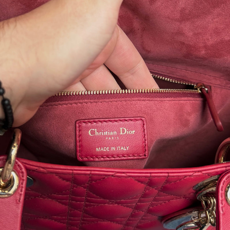 Brand patch of Dior 2022 Fuchsia Pink Lambskin Cannage Medium Lady Dior Handbag