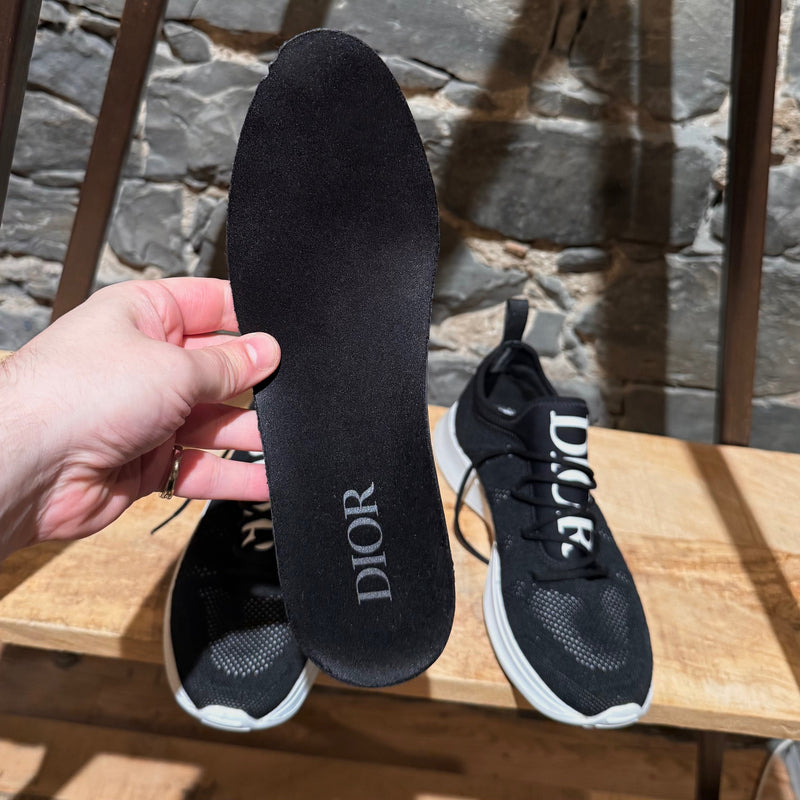 Sole of Dior B25 Black Mesh Logo Sneakers
