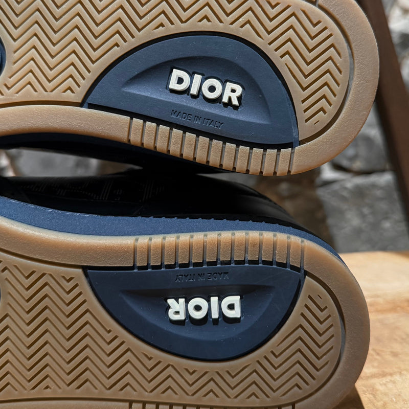 Closer view on Branded outsole of Dior B27 Blue Galaxy Oblique Low-top Sneakers