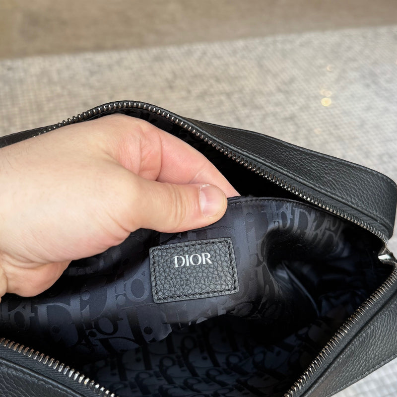 Brand patch of Dior Black Grained Leather Maxi Safari Messenger Bag