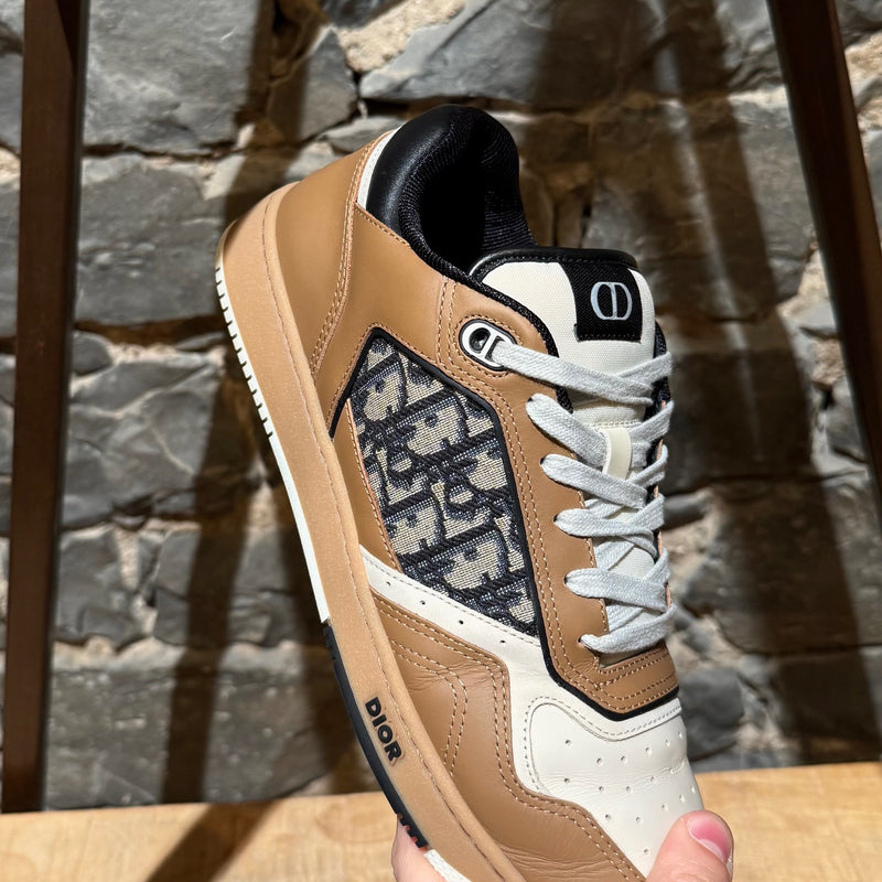 Close-up on Dior Light Brown Beige Oblique B27 Low-top Sneakers