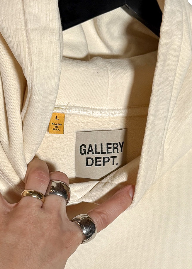 Brand patch plus size and origin label of Gallery Dept. Ivory Gym Hoodie