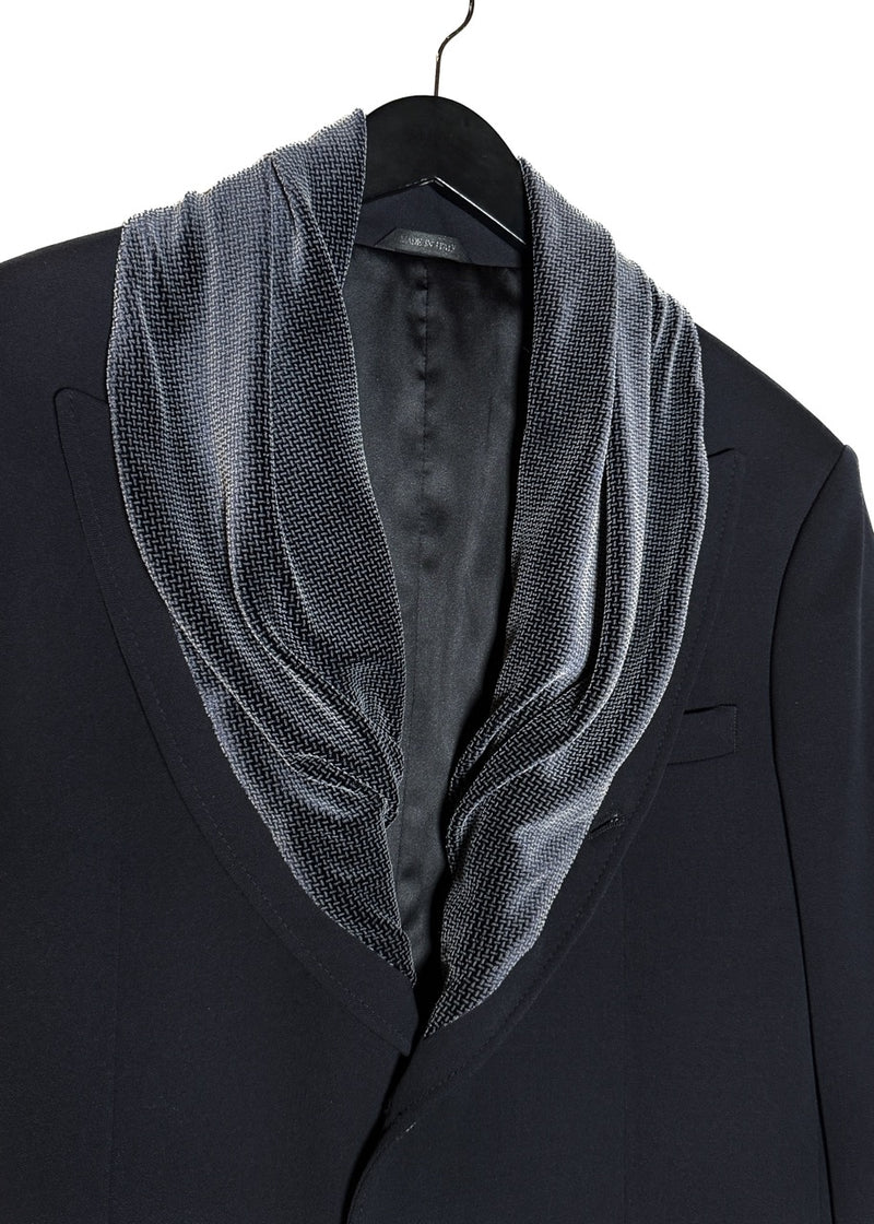 Collar of Giorgio Armani Velvet Shawl Collar Navy Blue Blazer