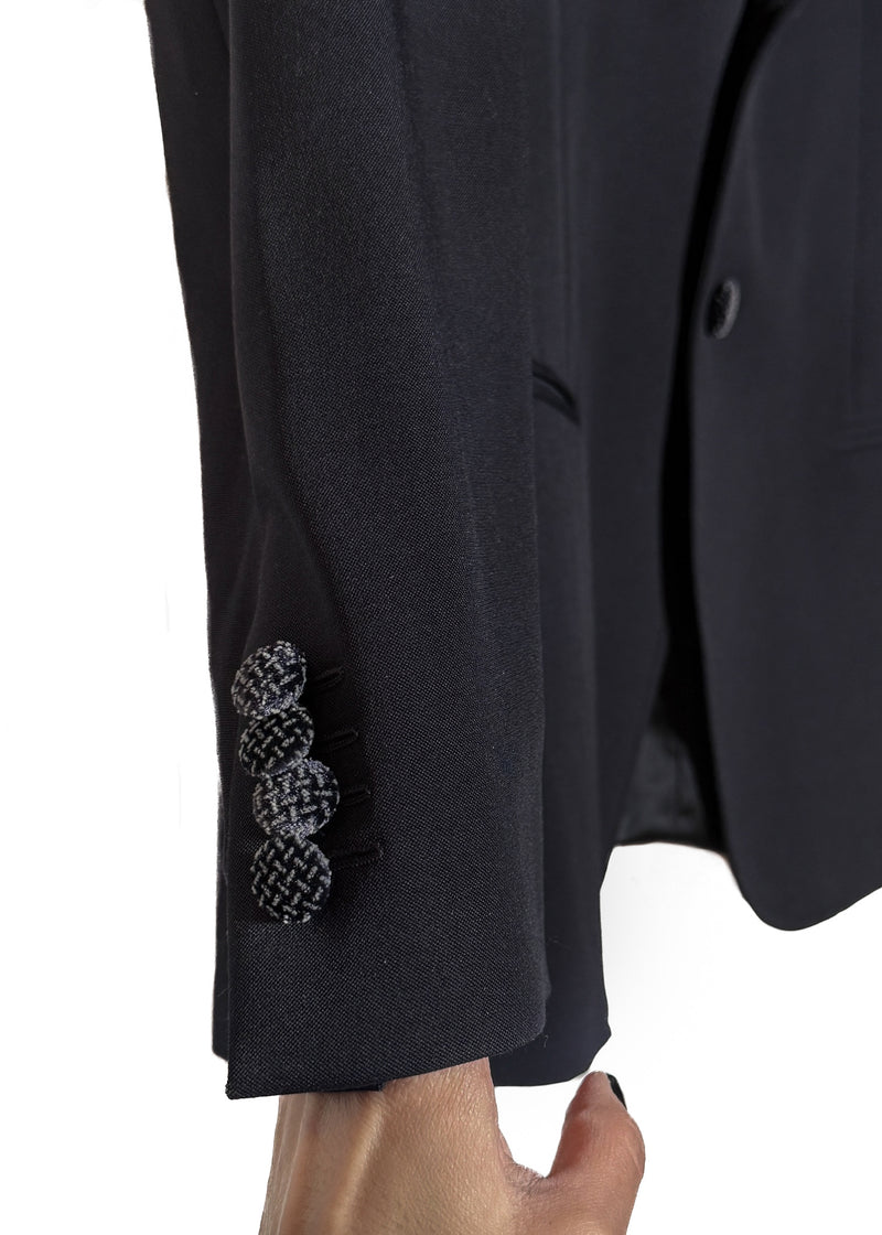 A Buttoned cuff of Giorgio Armani Velvet Shawl Collar Navy Blue Blazer