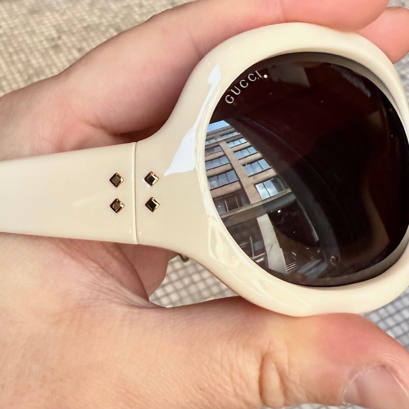 Branded lenses of Gucci 1381 Beige Shield Frame Injection Sunglasses