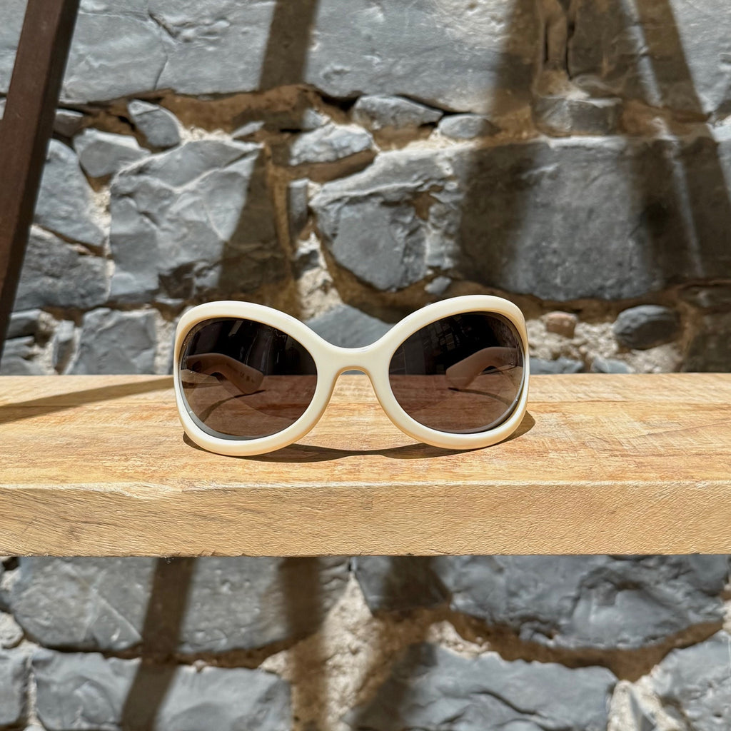 Front view of Gucci 1381 Beige Shield Frame Injection Sunglasses